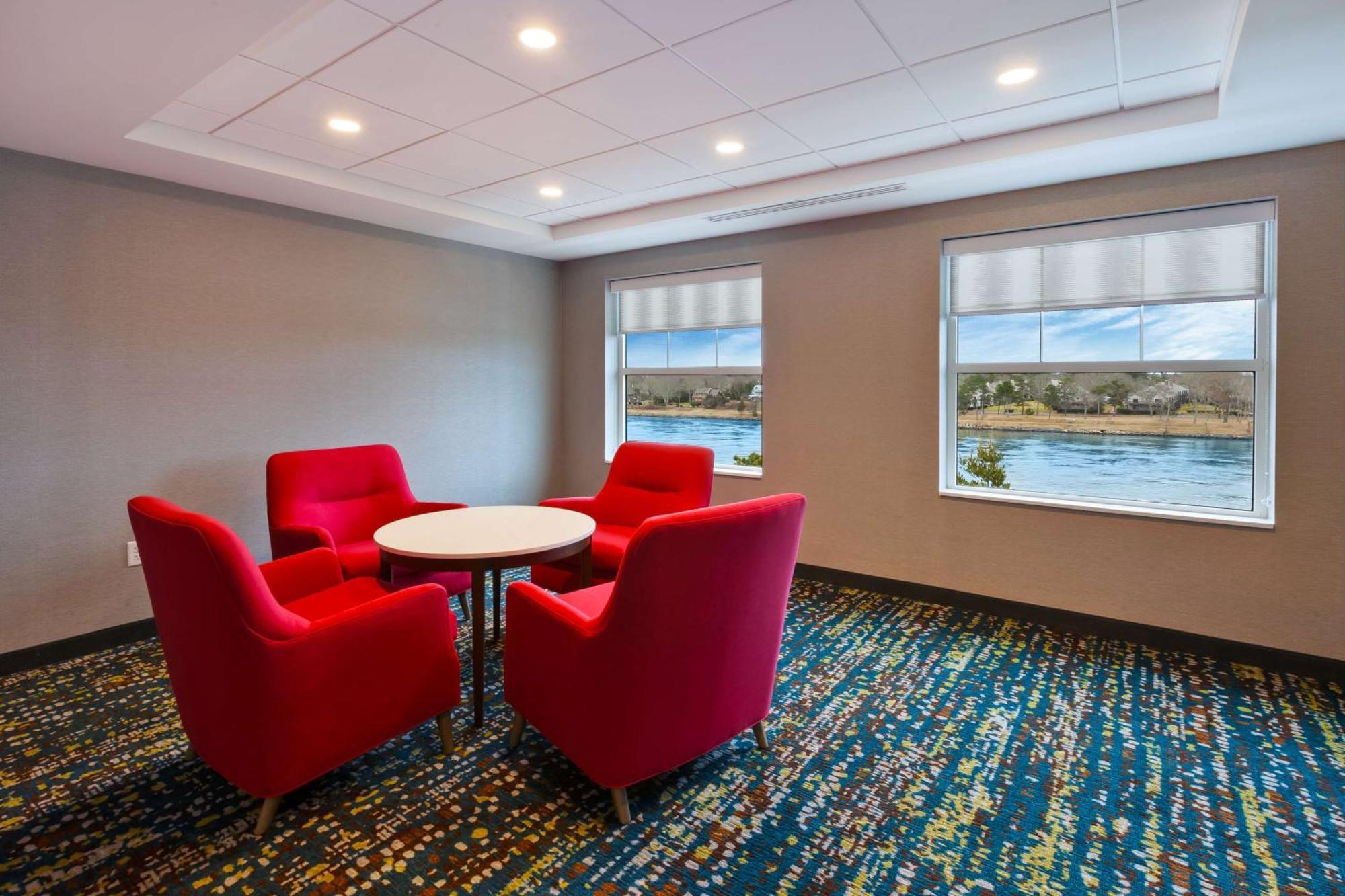 Hampton Inn Cape Cod Canal Борн Экстерьер фото