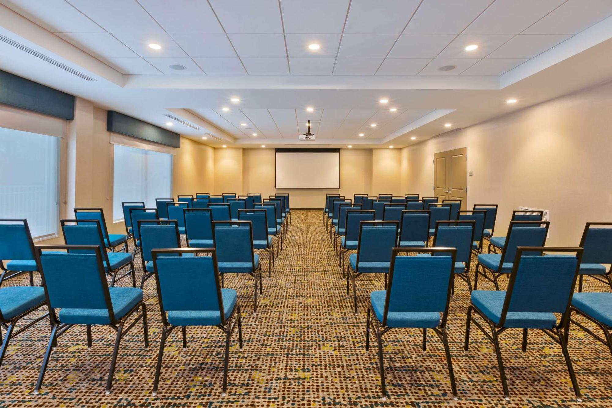 Hampton Inn Cape Cod Canal Борн Экстерьер фото